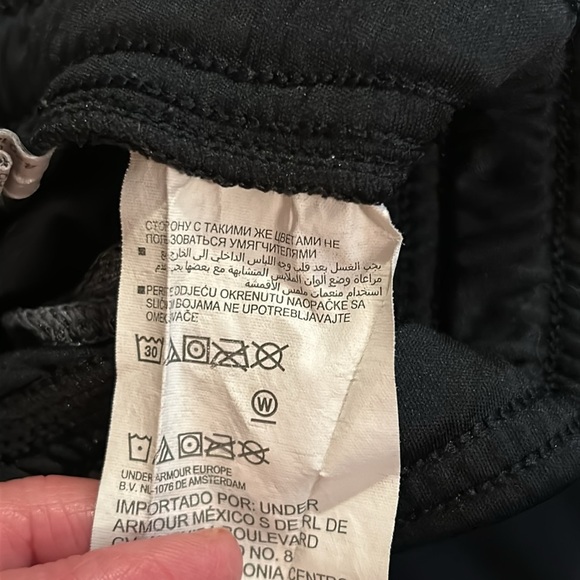 Under Armour youth size medium (8) black long basketball shorts - Picture 3 of 4